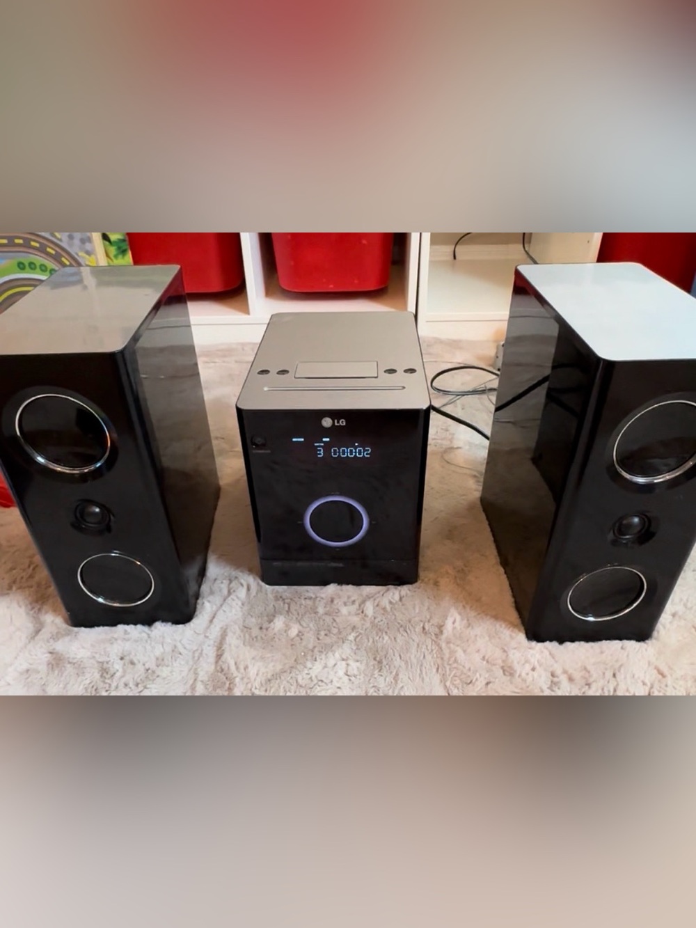 LG Micro-Executive DVD/CD Player AM/FM, MP3, iPod Home Theater System LFD850